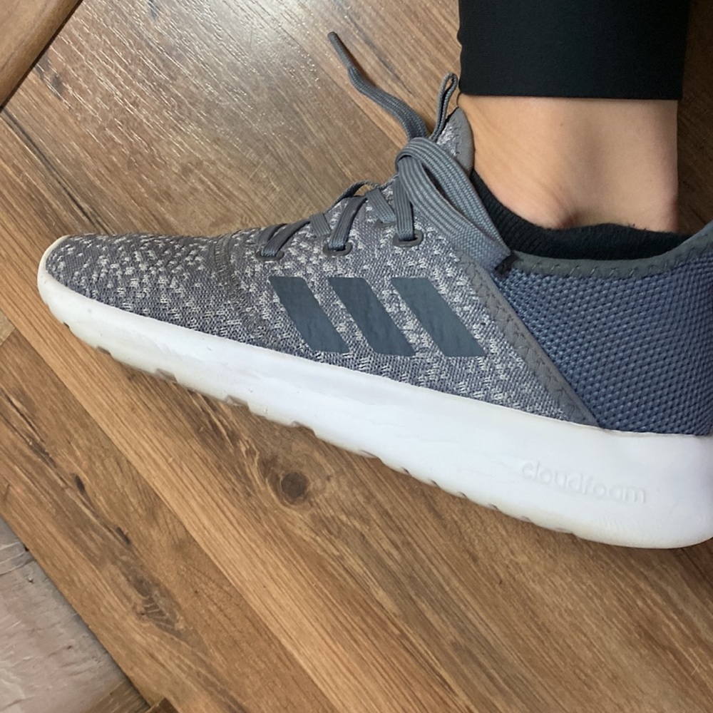 Adidas running shoes - Picture 2 of 3